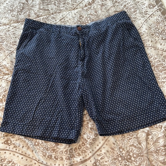 Tommy Hilfigure | Patterned Blue Shorts - Picture 1 of 4
